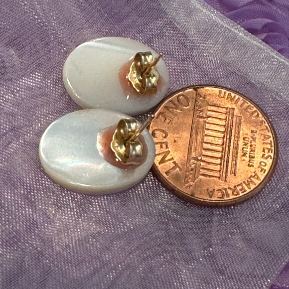 Mother of pearl 12 x 16 polished ovals w/ 14k gold posts & backs - Picture 2 of 4
